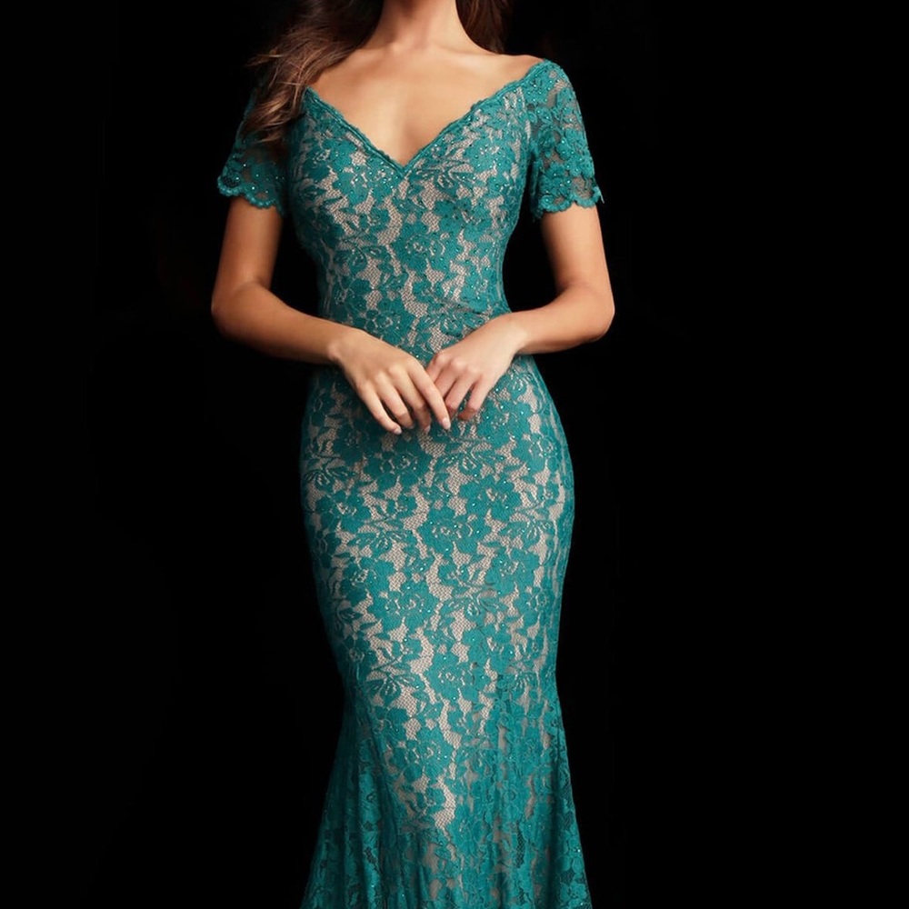 Embellished Lace Short sleeve V-neck Trumpet Dress